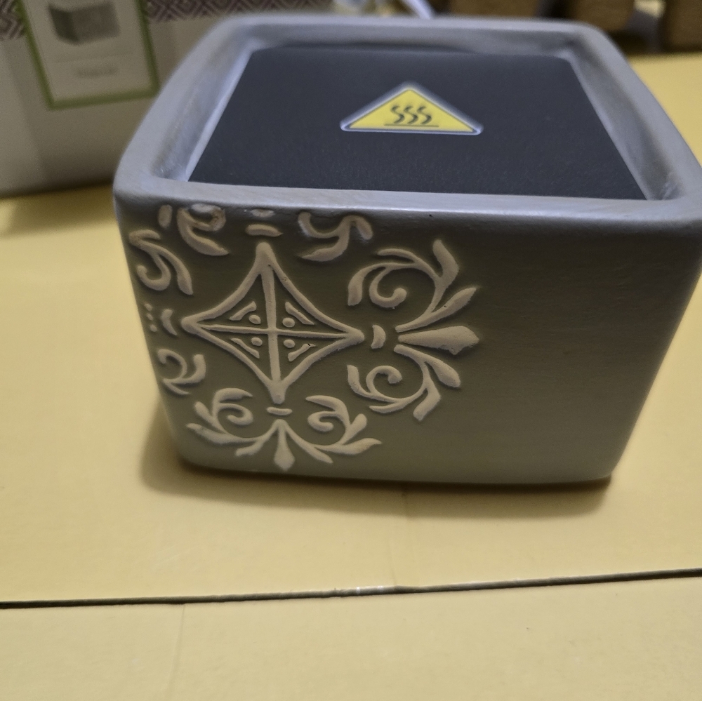 Scentsy Gray and Cream Decorative Warmer